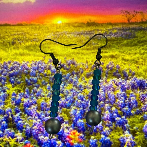 Delicate handmade earrings - Picture 1 of 2